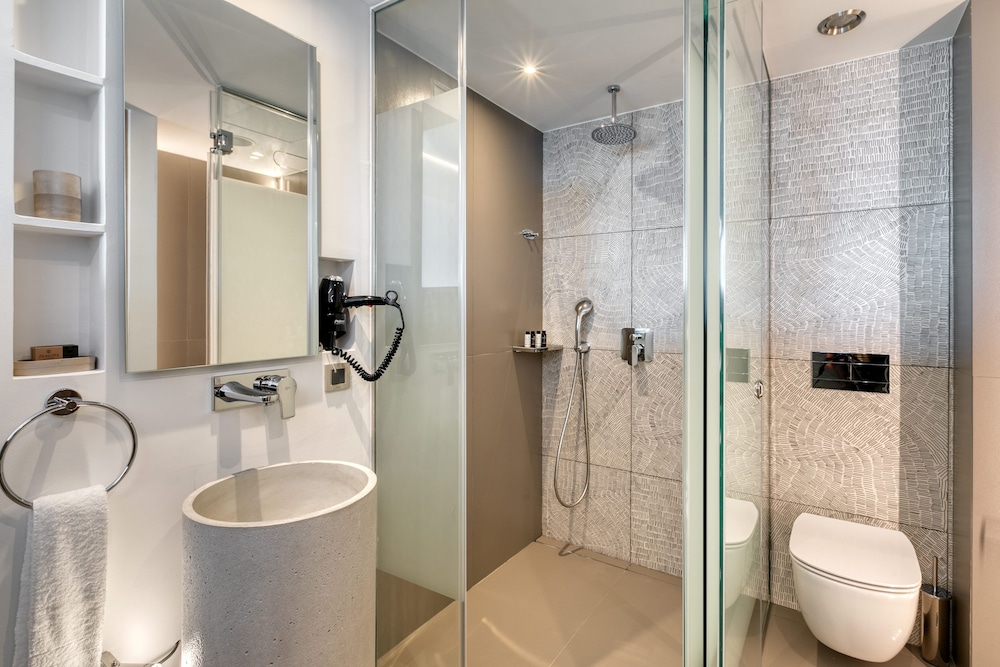 Deluxe Triple Room, City View - Photo 2