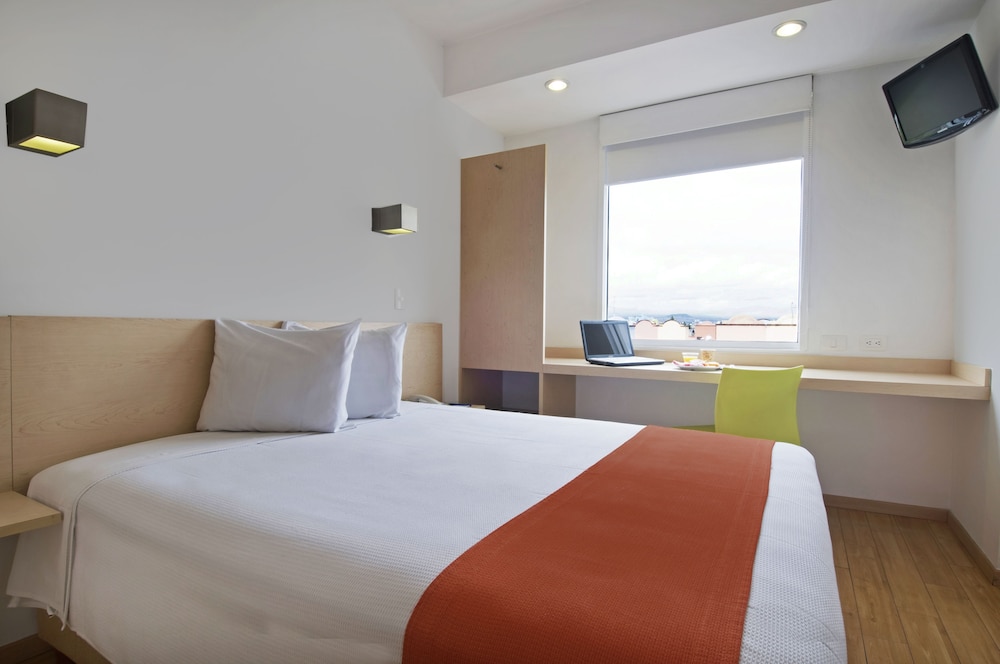 Standard Room, 1 Queen Bed