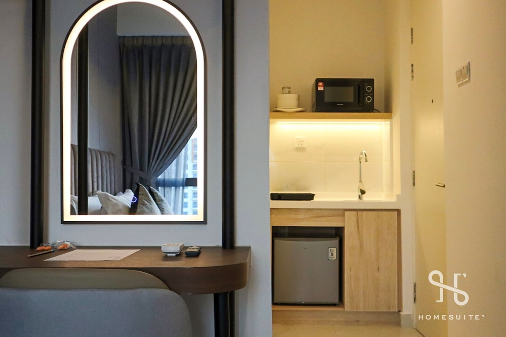 Deluxe Suite, 2 Bedrooms, Non Smoking, Kitchen - Photo 15