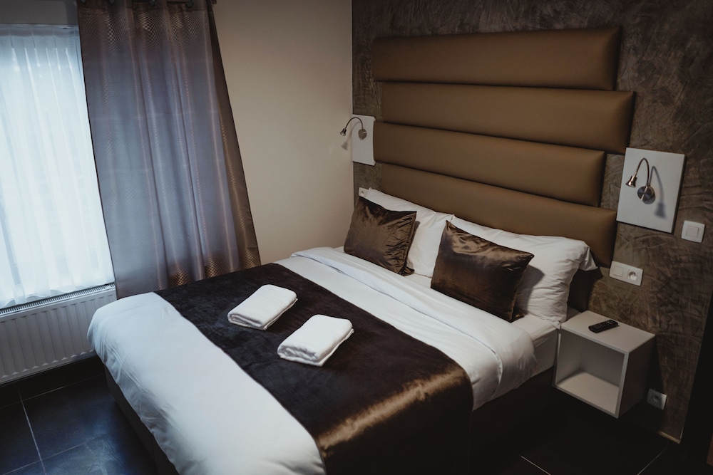Standard Double Room - Photo 23