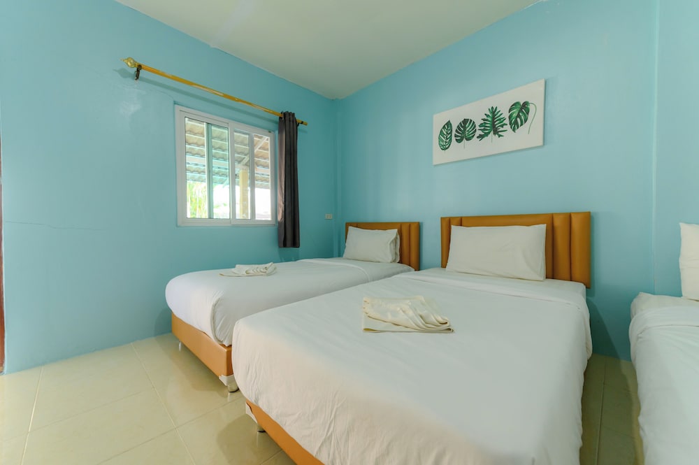 Standard Triple Room, Pool View photo 2