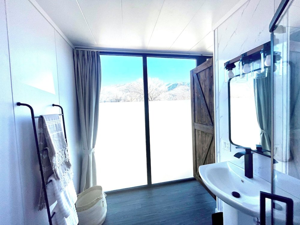 WYLD Glass Cave Glamping by Hot Springs Queen Studio photo 2