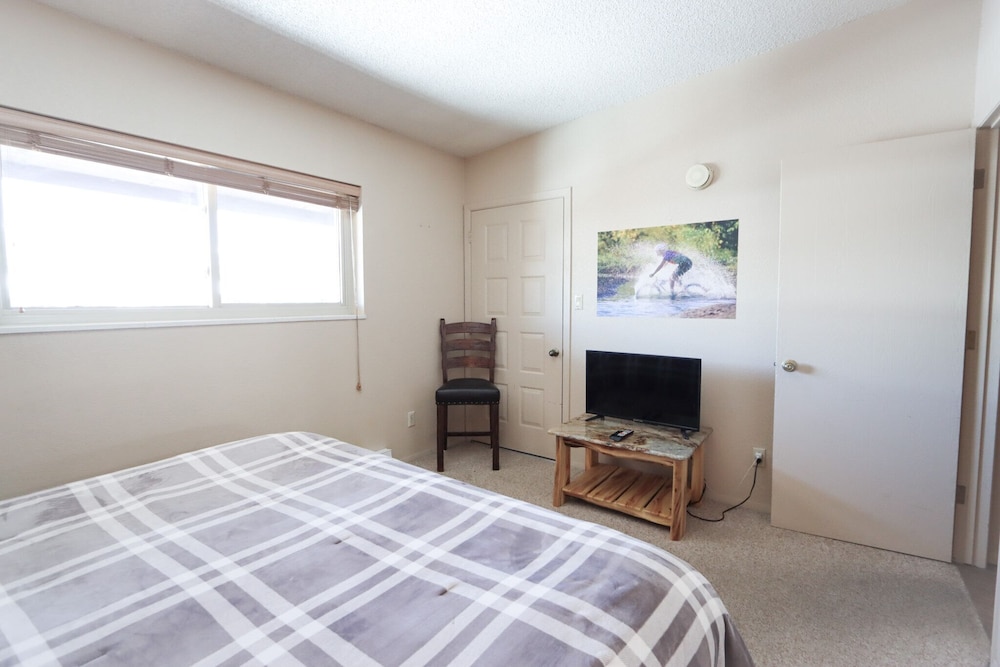 House, Multiple Beds, Hot Tub, Mountain View photo 2