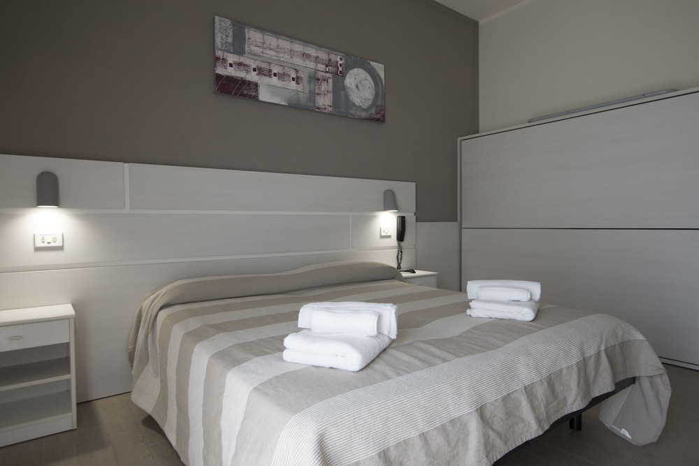 Standard Double or Twin Room, Balcony photo 2