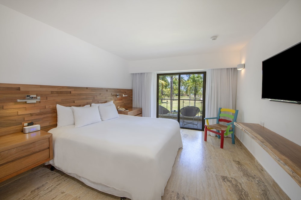 V Rooms, 1 King Bed, Non-Smoking photo 3