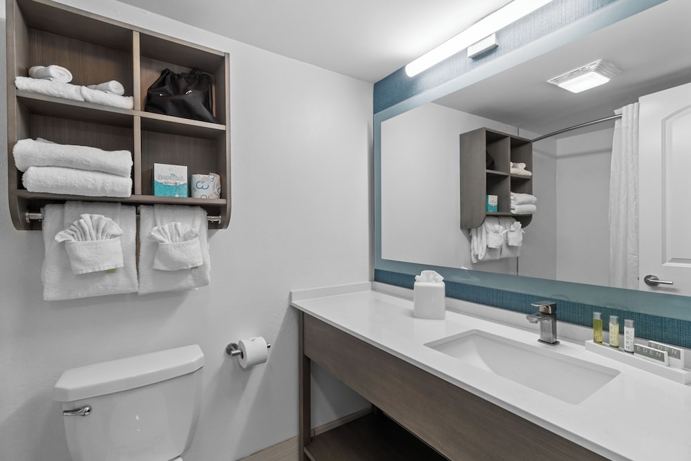 Schooner Oceanfront Deluxe Cabana Room - Photo 11