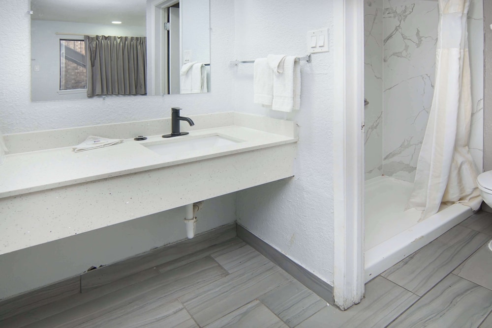 Deluxe Room, 2 Double Beds, Non Smoking, Refrigerator & Microwave - Photo 6