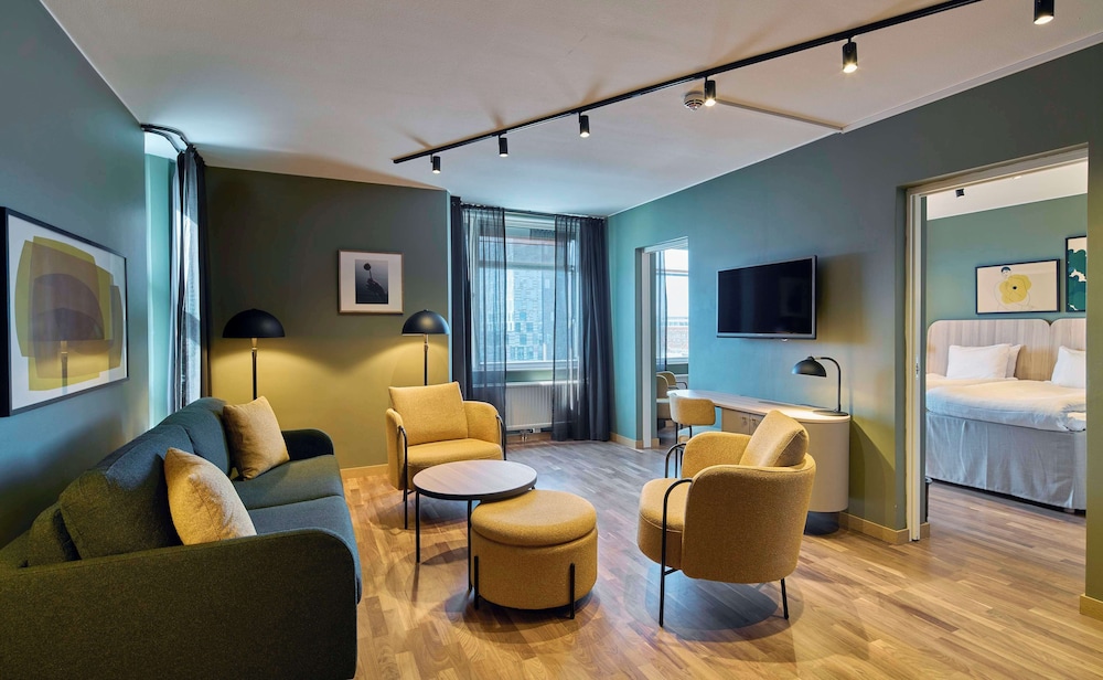 Junior Suite, 1 King Bed with Sofa bed photo 2
