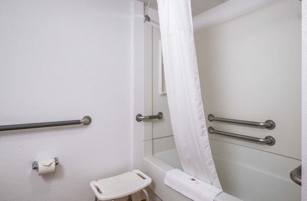 Deluxe Room, 1 Queen Bed, Non Smoking, Hot Tub - Photo 11