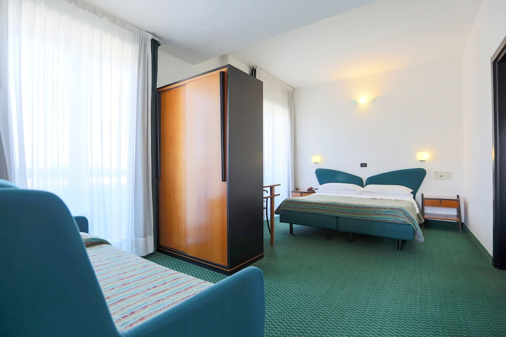 Classic Quadruple Room - Photo 1