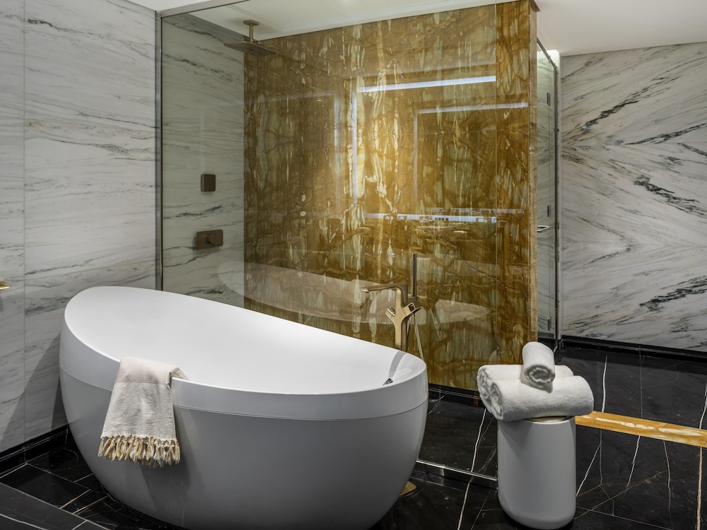 Royal Suite, Multiple Beds
