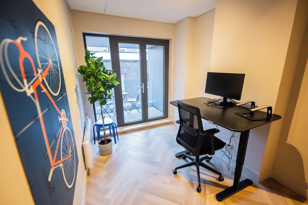 KS71P Serviced Studio Apartments +B photo 1