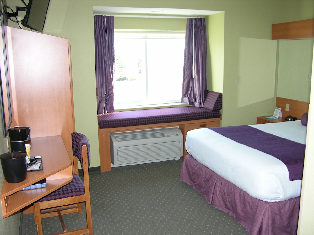 Standard Room, 1 Queen Bed photo 1