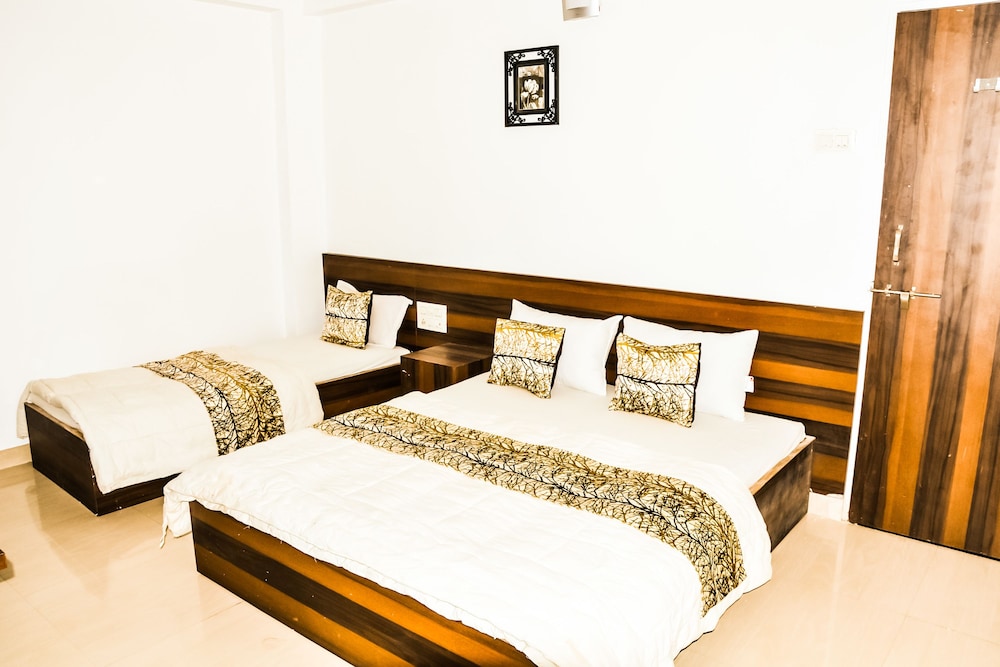 Economy Triple Room photo 1
