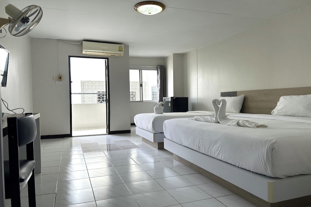 Deluxe Double + Single Bed - Photo 3