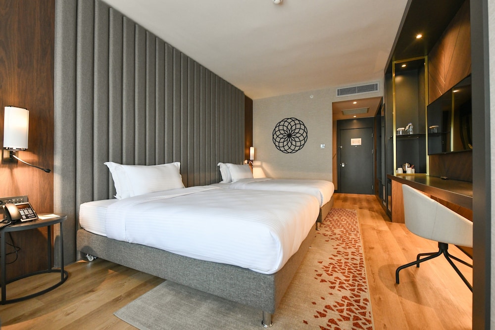 Premium Room, 2 Queen Beds, Non Smoking, Club Lounge Access - Photo 3