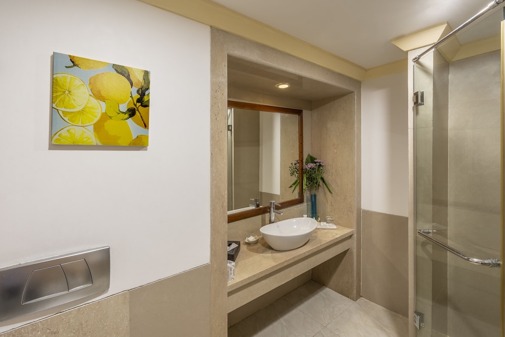 Superior Room with Balcony ( Partial Garden View )