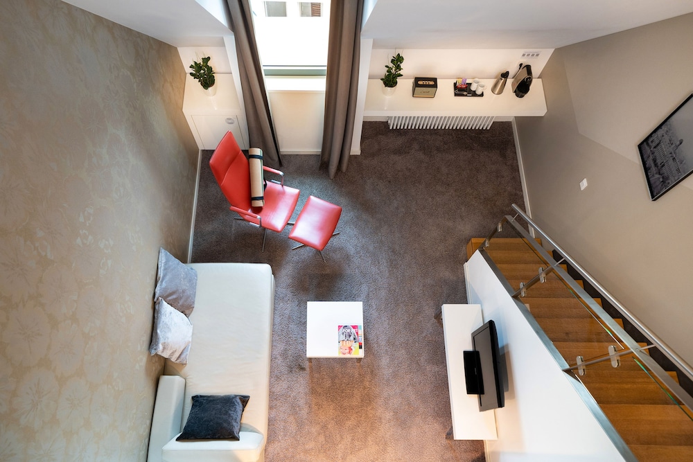 The Townhouse (3AD)