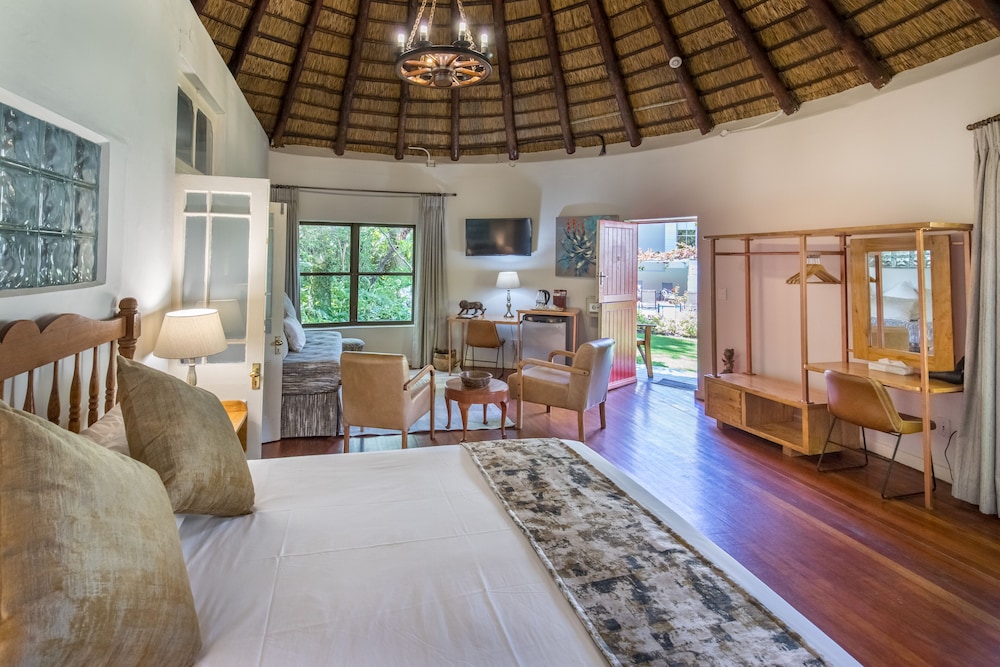 Luxury Triple Room, Garden View, Poolside photo 1