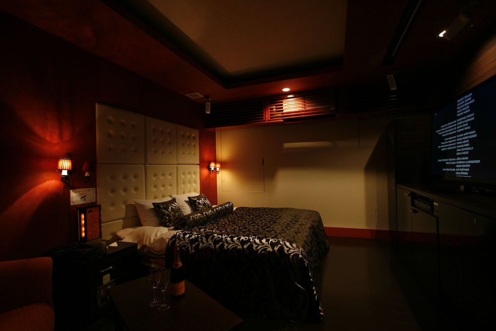 Grand Double Room, Smoking