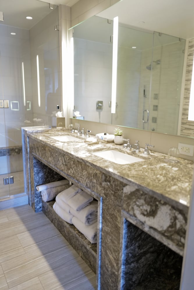 Suite, 1 Bedroom - Photo 4
