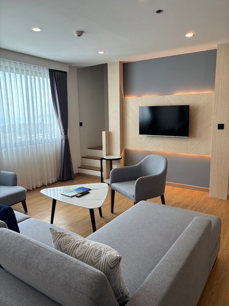 Premier Suite (Duplex) - Photo 7