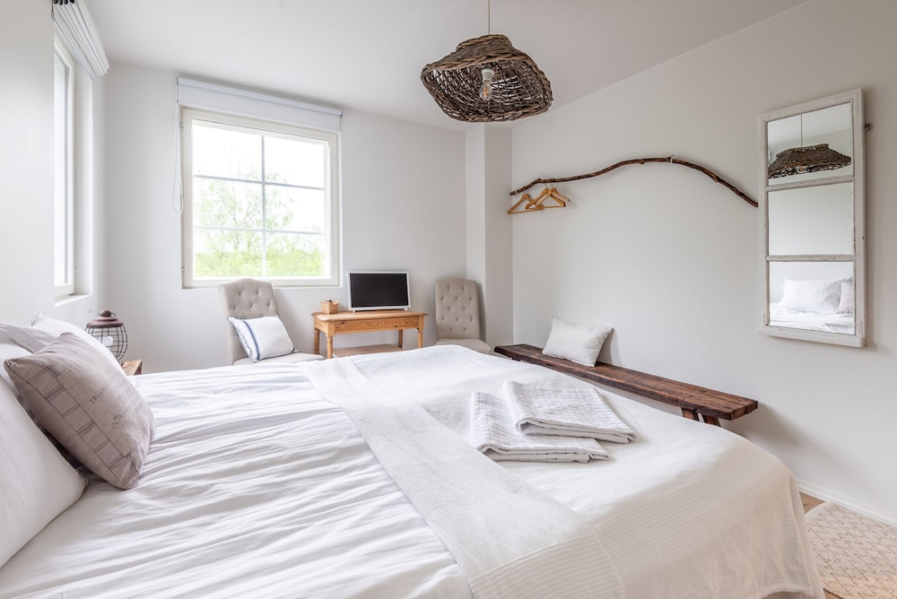 Signature Double Room, 1 Queen Bed, Private Bathroom photo 1