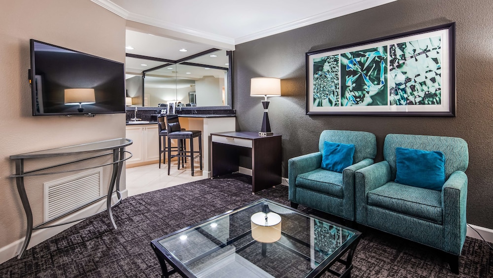Suite, 1 King Bed, Non Smoking, Jetted Tub (No Resort Fees) photo 3