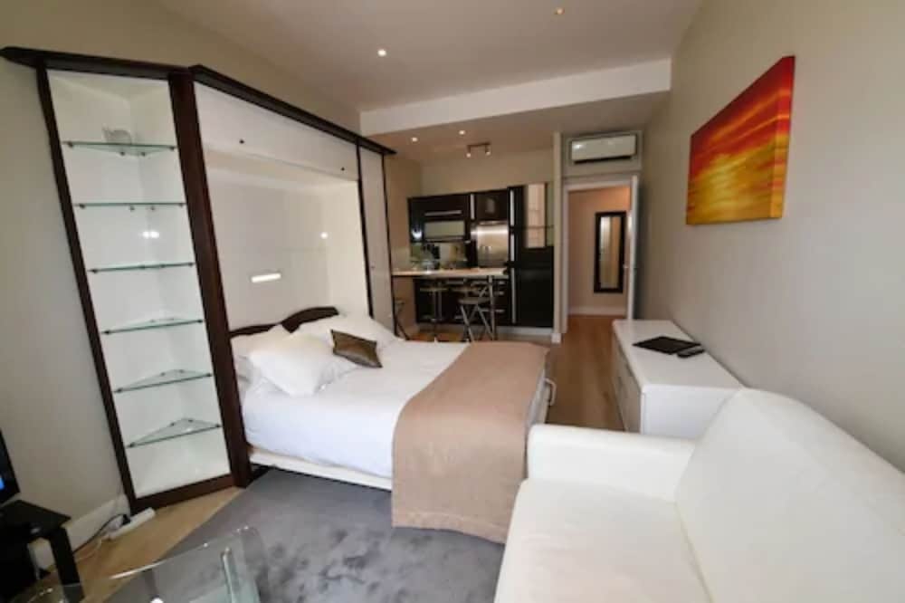 Studio La Fontaine (emplacement à 100 m de l'hôtel)