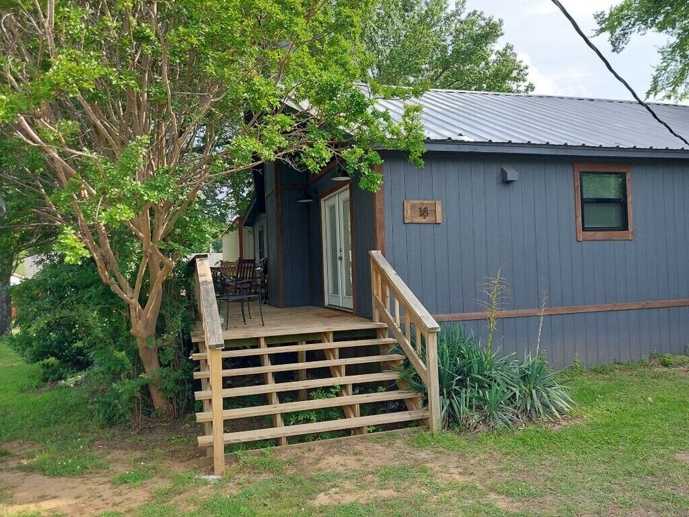 Lodge, Near Lake Texoma, Two Bedroom, Full Kitchen, Near Lake Access, Not Lake View - No Pets photo 2