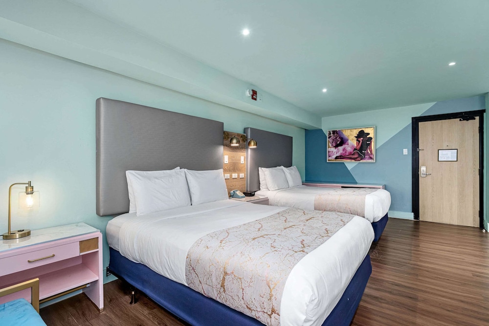 Suite, Multiple Beds, Non Smoking - Photo 10