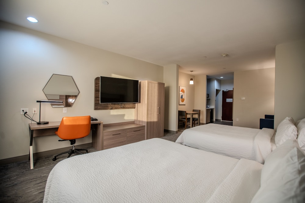 Suite, Multiple Beds - Photo 3