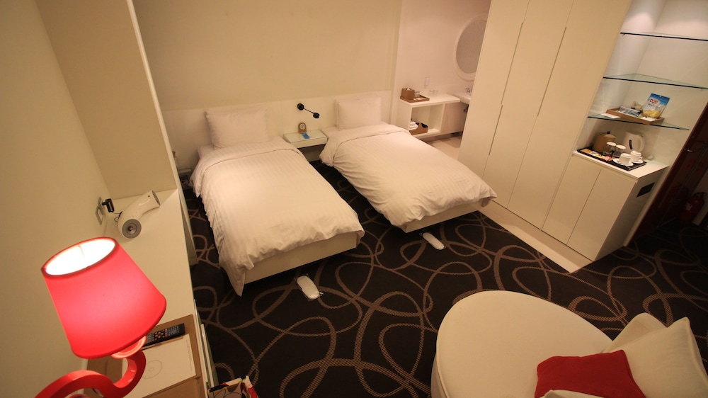 Superior Twin Room (check-in available until 11 pm) photo 3