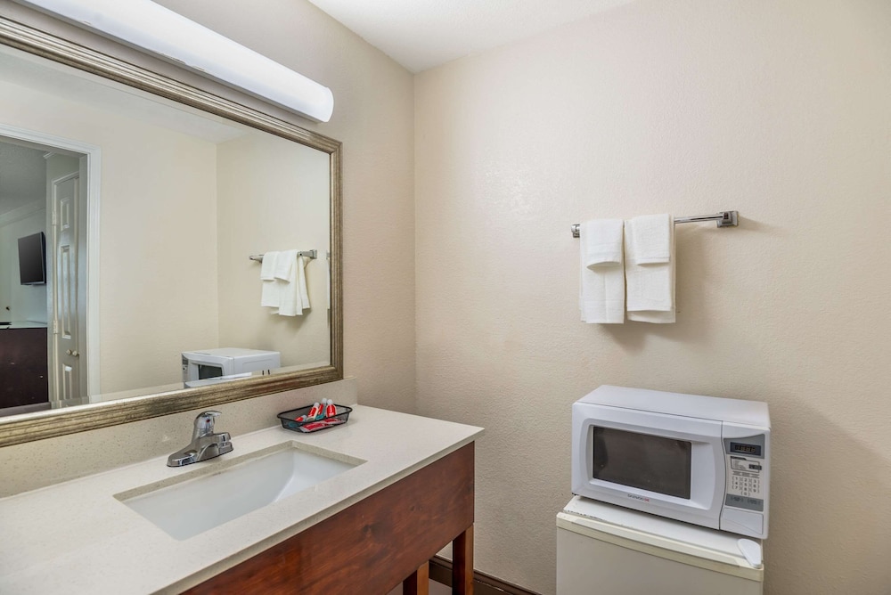Standard Room, 2 Double Beds, Non Smoking - Photo 4