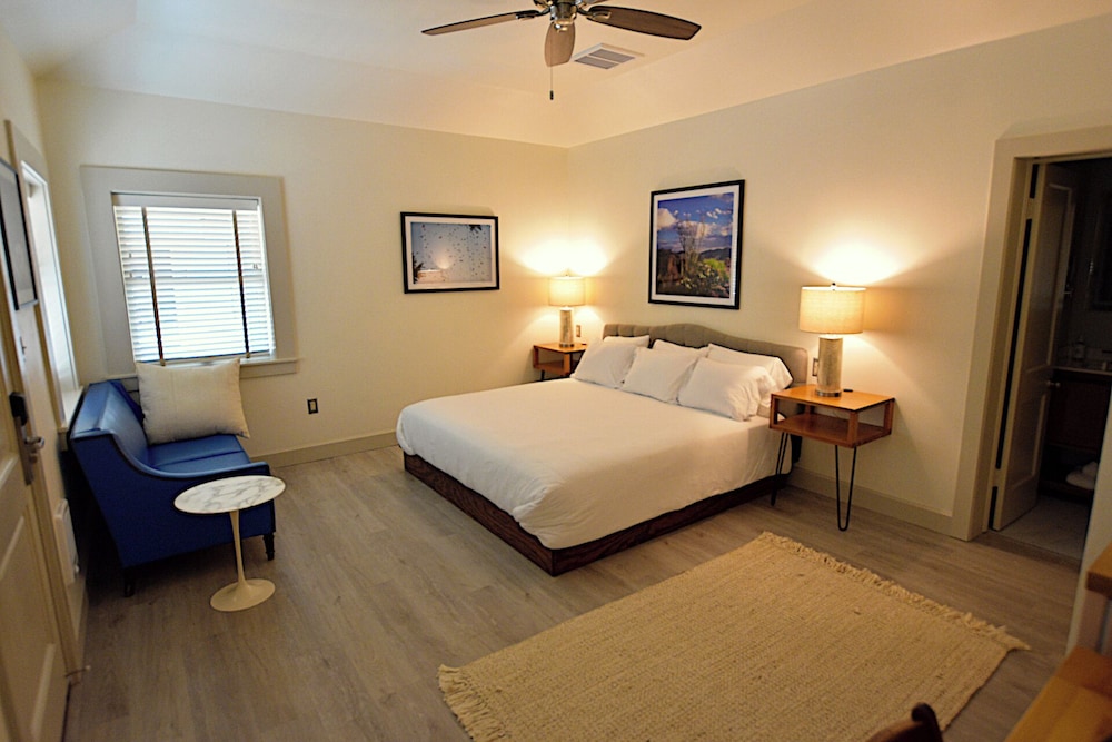 Deluxe Room, 1 King Bed