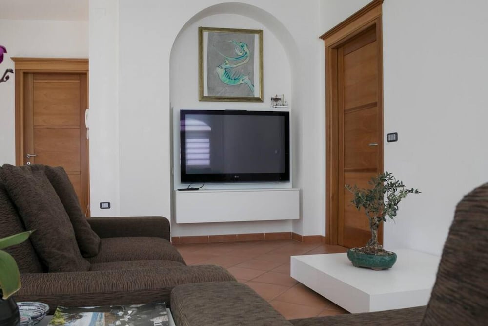 Apartment photo 1