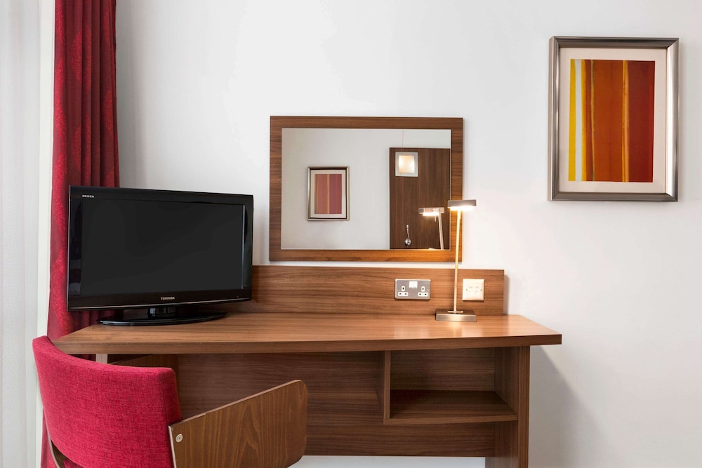 Double Room, Accessible - Photo 3