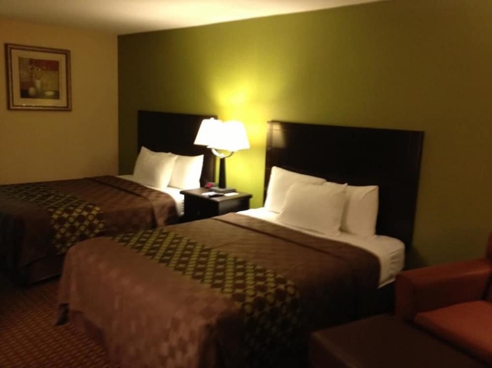 Standard Room, 2 Queen Beds, Smoking - Photo 3