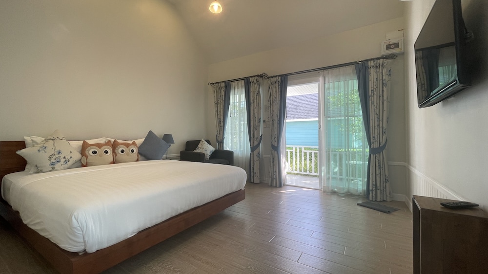 Deluxe Room, Balcony - Photo 1