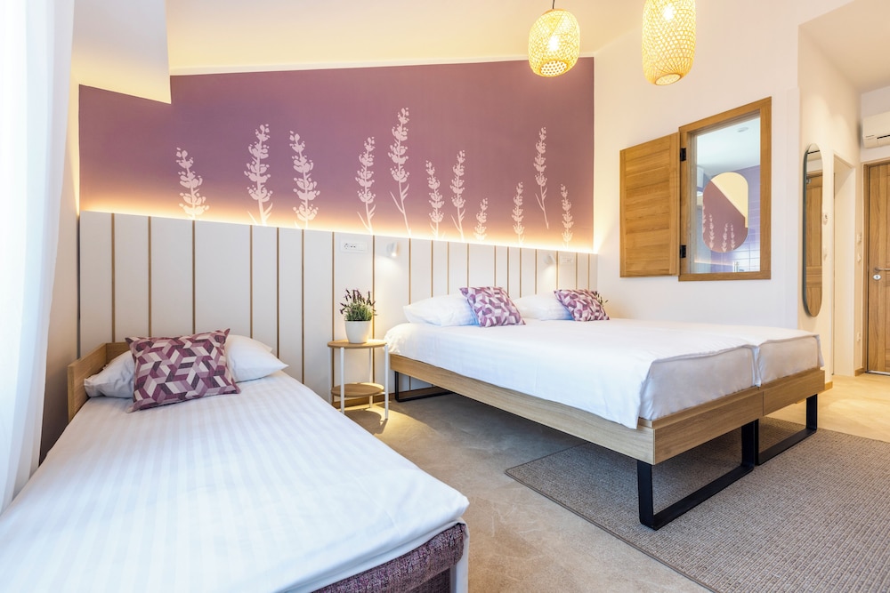 Double or Twin room with extra bed - Photo 3