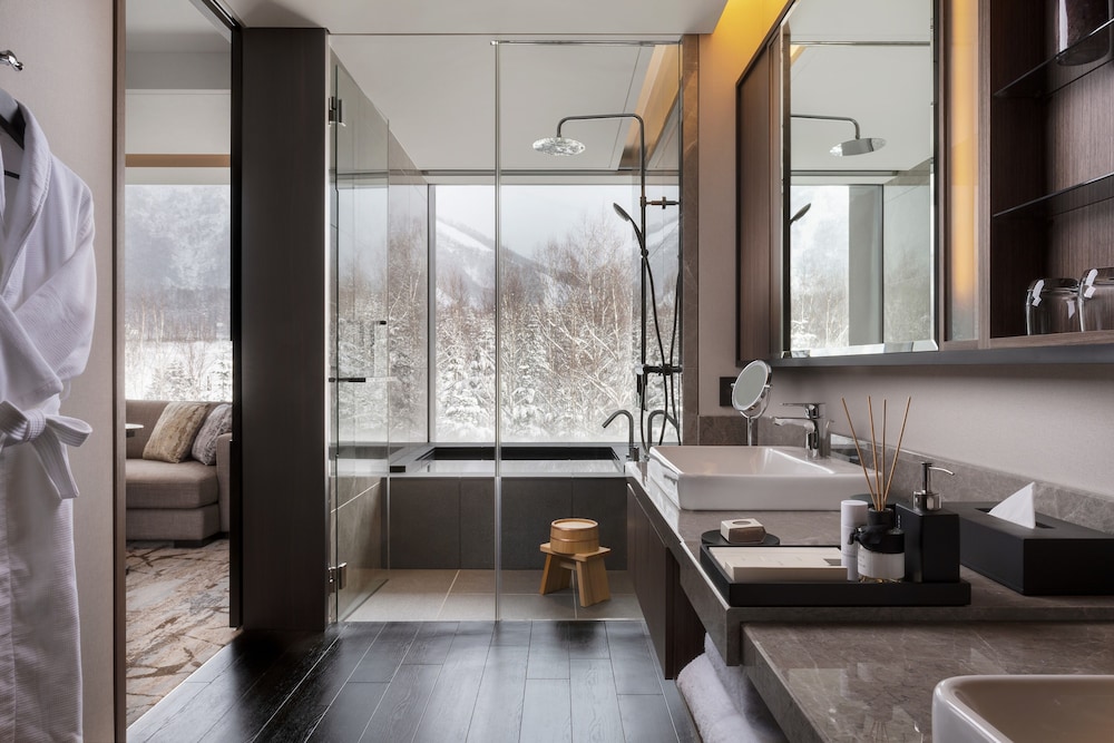 Suite, 1 Bedroom - Photo 3