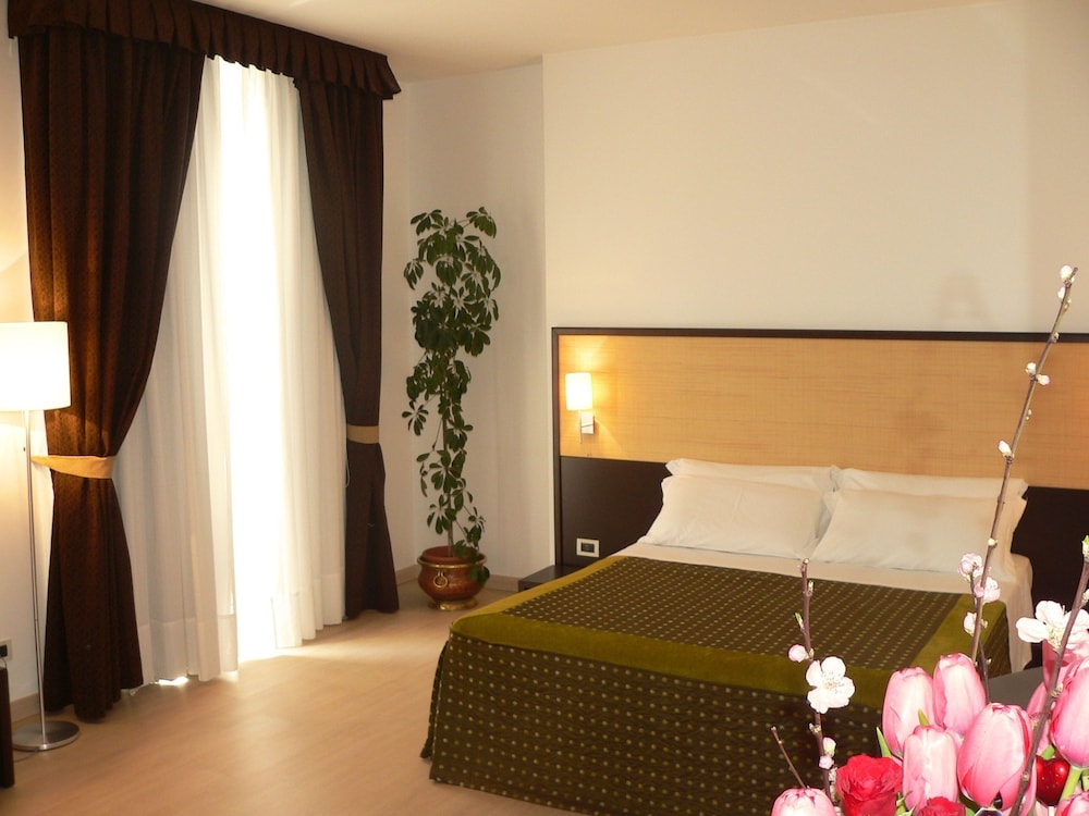 Classic Double or Twin Room, 1 Queen Bed photo 3