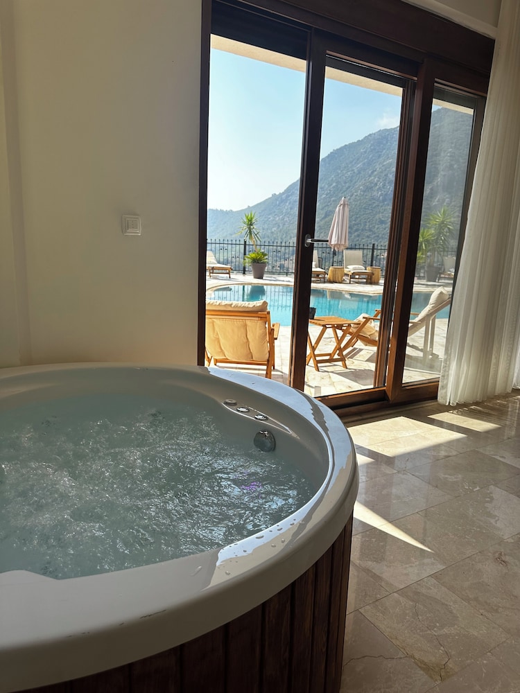 Superior Room, 1 Bedroom, Pool View photo 2