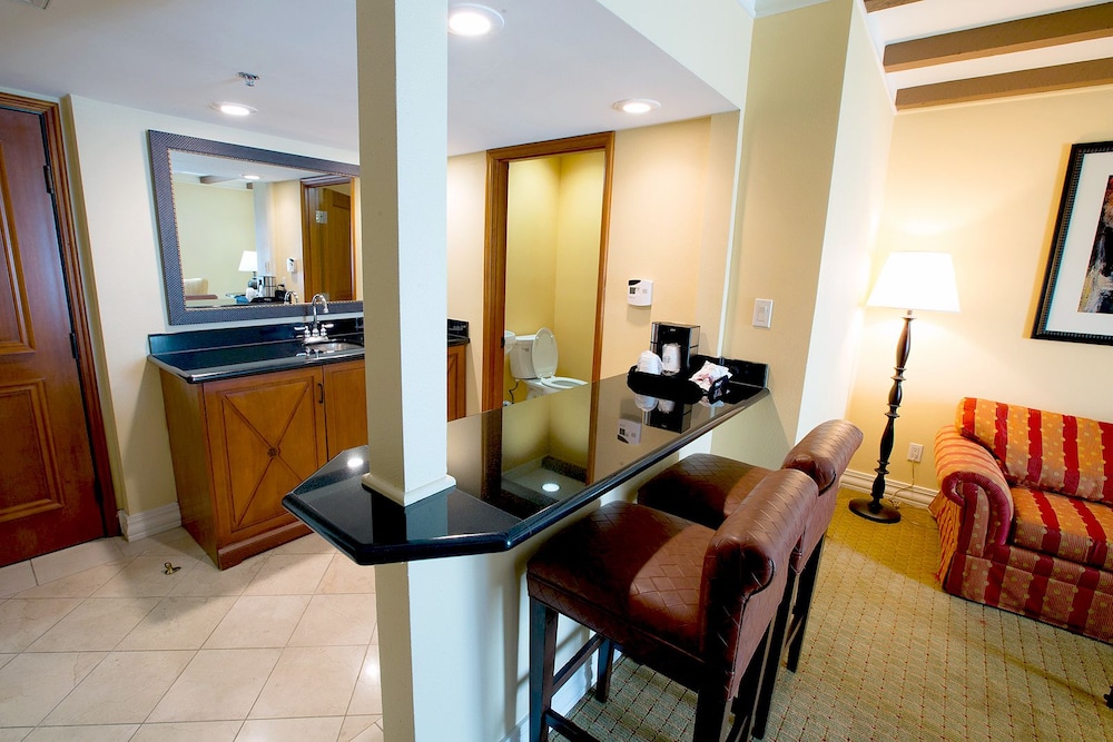 Suite, 1 King Bed with Sofa bed, River View - Photo 4
