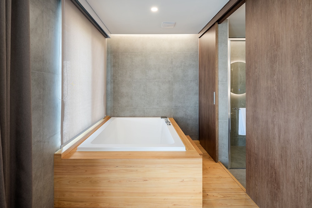 Ocean Suite King Twin - Photo 5
