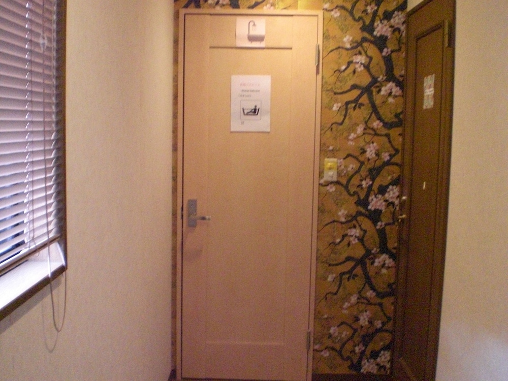 Economy Triple Room, Non Smoking - Photo 4