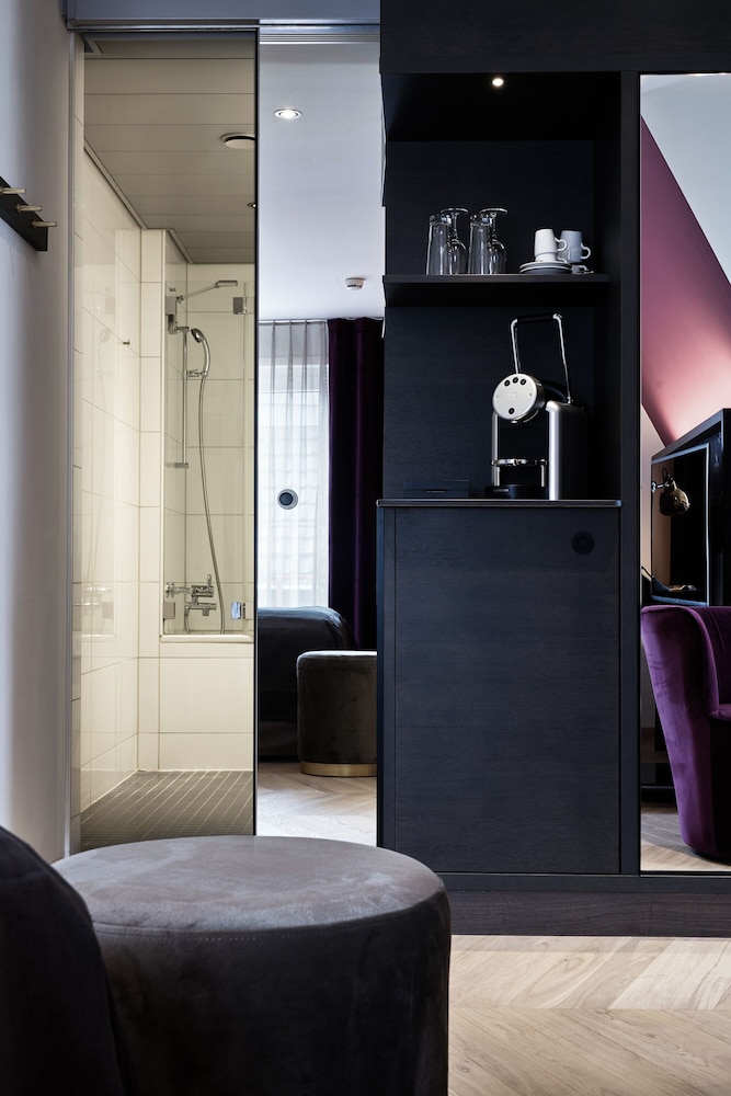 Standard Room, 1 Queen Bed - Photo 2