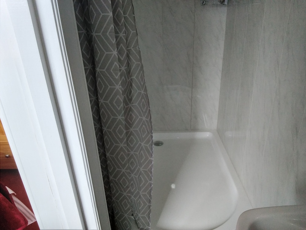 Double Room, Ensuite, Ground Floor (Room 11 & 12) photo 3