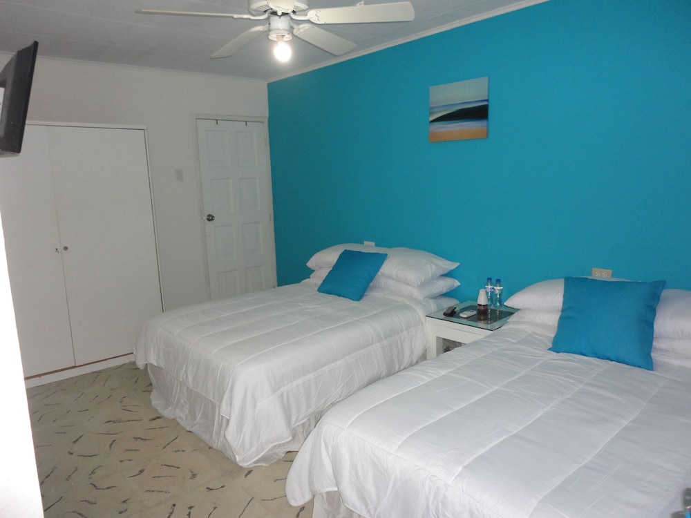 Basic Quadruple Room, 2 Double Beds, Private Bathroom photo 1