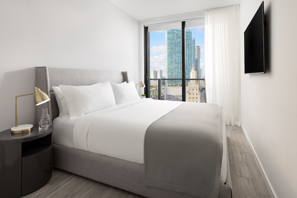 Suite, Multiple Beds, City View